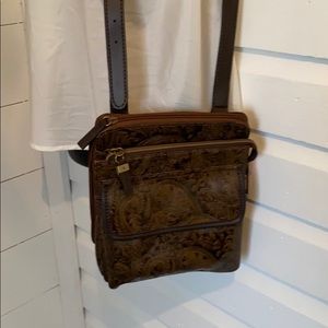 Relic cross body purse